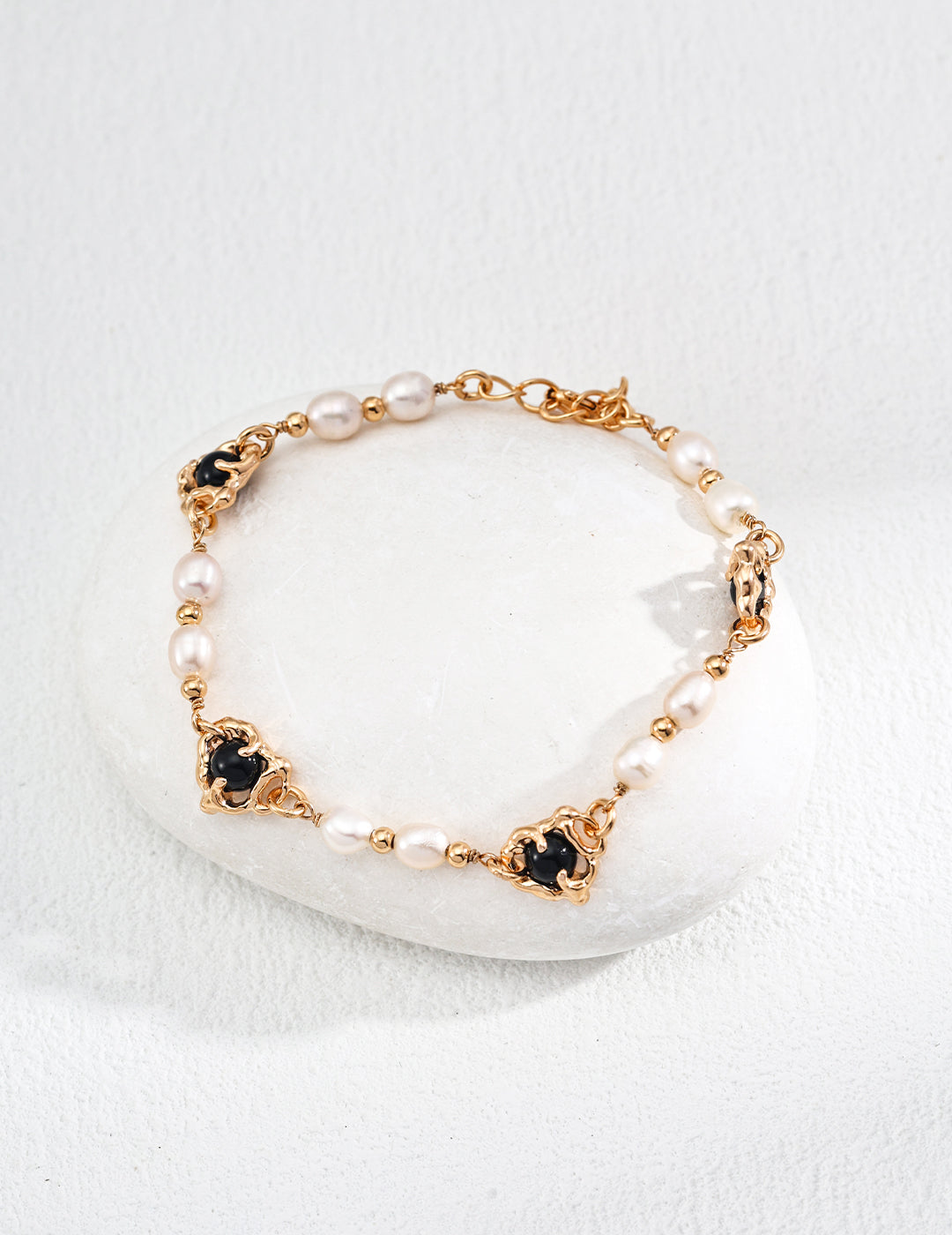 Vintage Natural Pearl bracelet - with Black Onyx and Sterling Silver